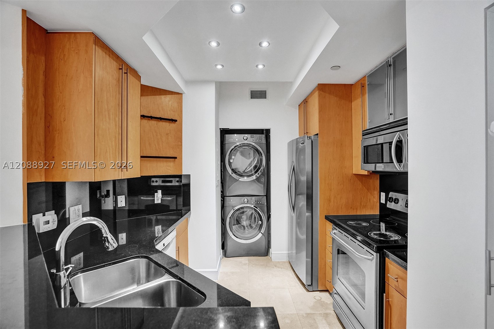888 Brickell Key Dr #1901, Miami FL 33131