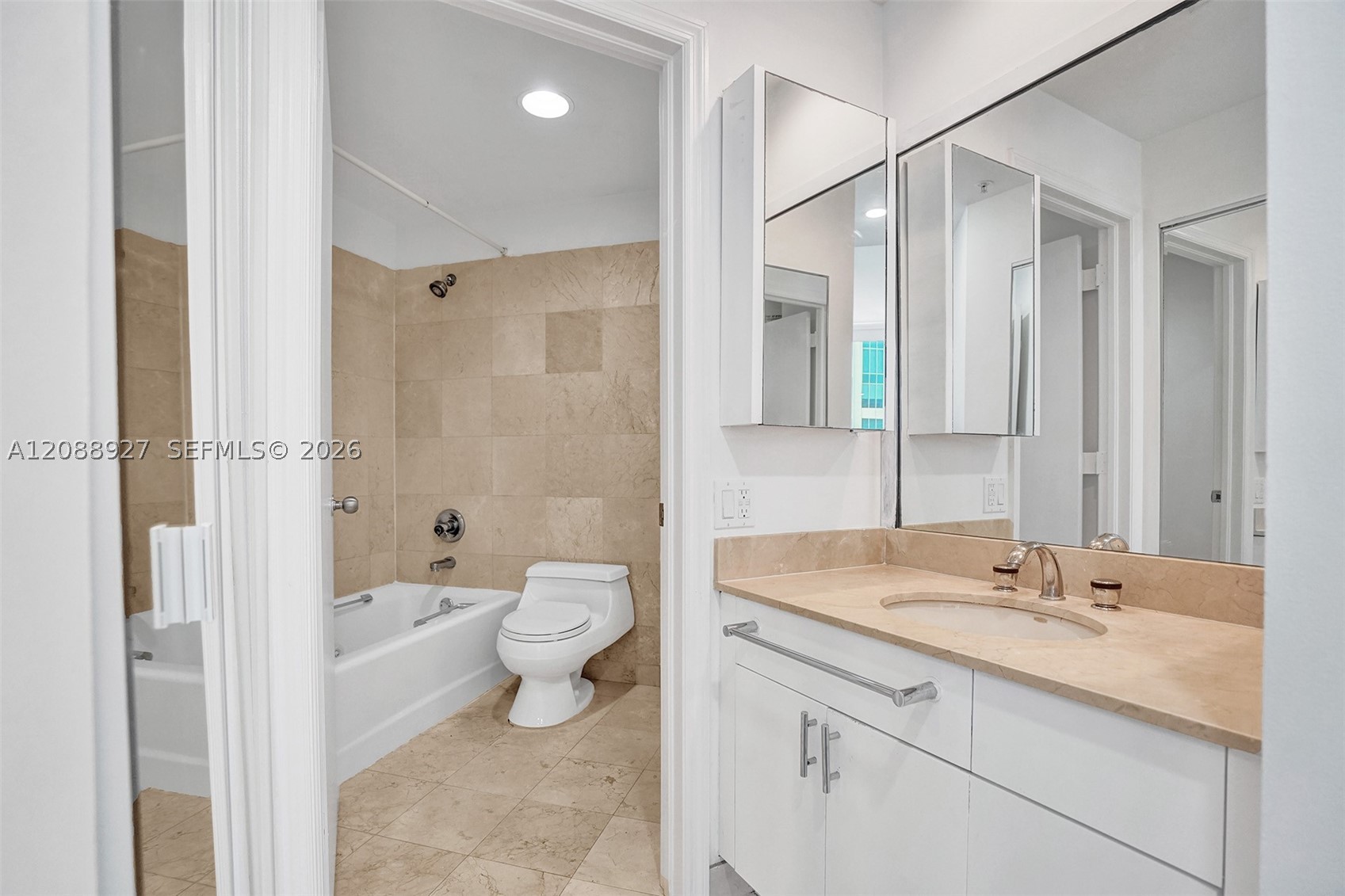 888 Brickell Key Dr #1901, Miami FL 33131