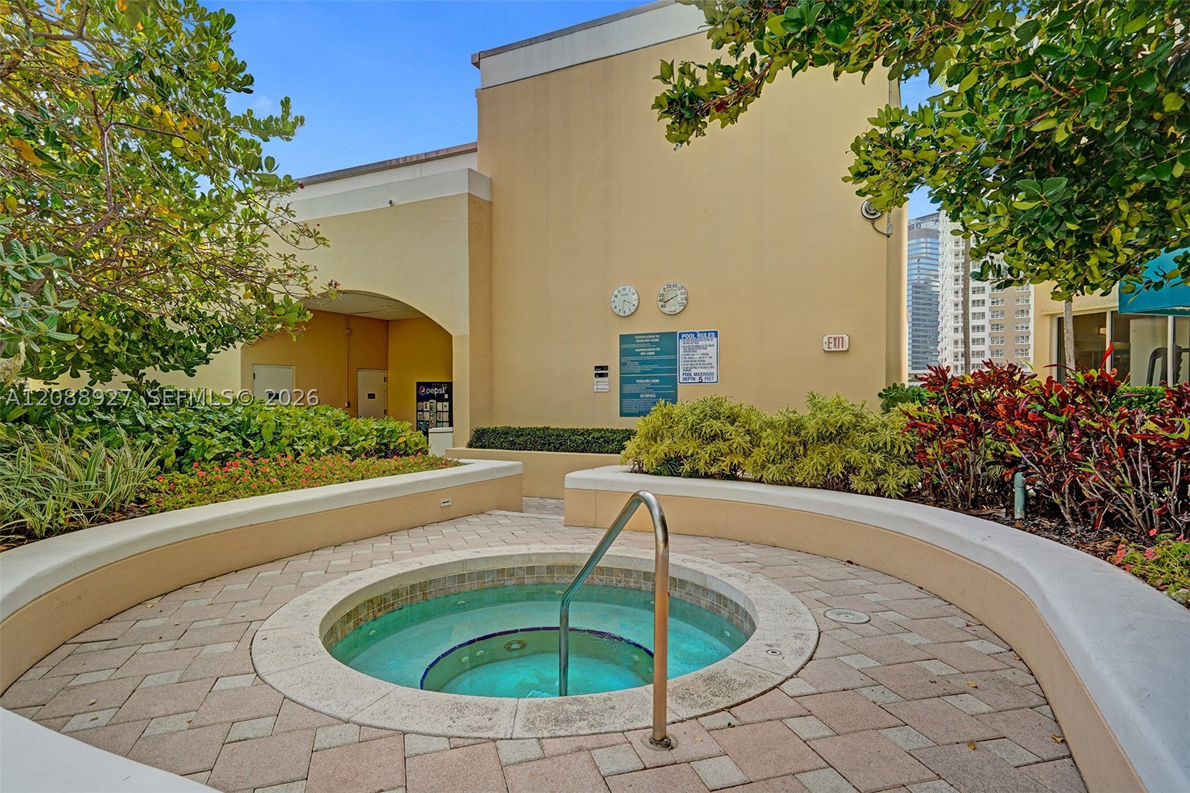 888 Brickell Key Dr #1901, Miami FL 33131