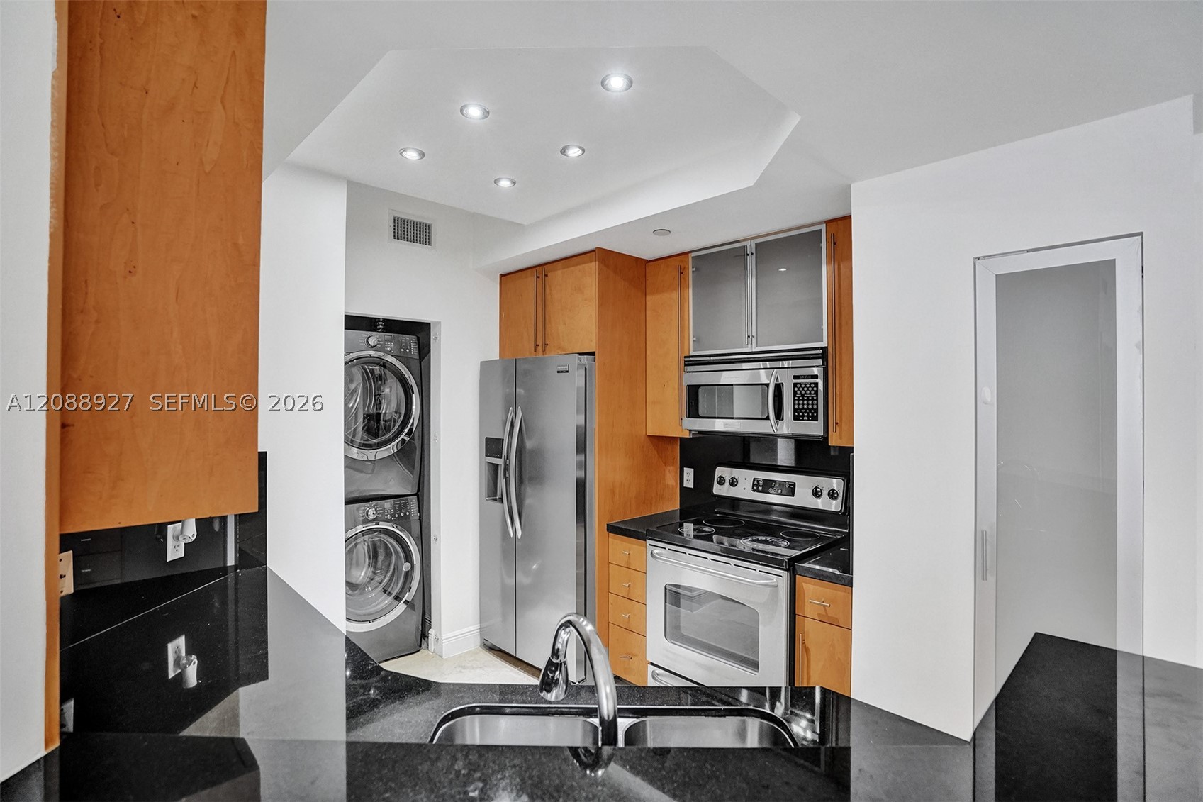 888 Brickell Key Dr #1901, Miami FL 33131