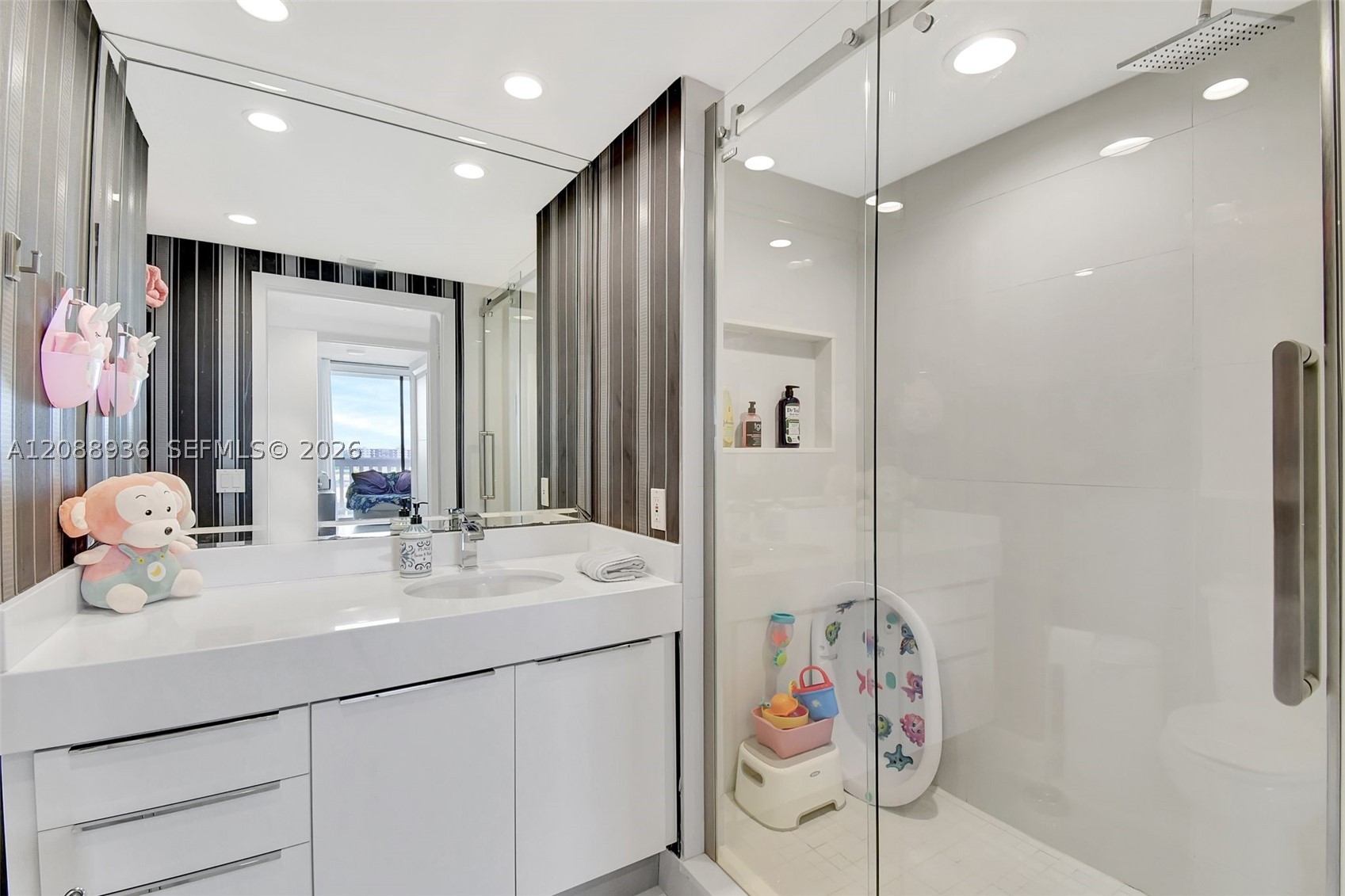 2000 Island Blvd #808, Aventura FL 33160