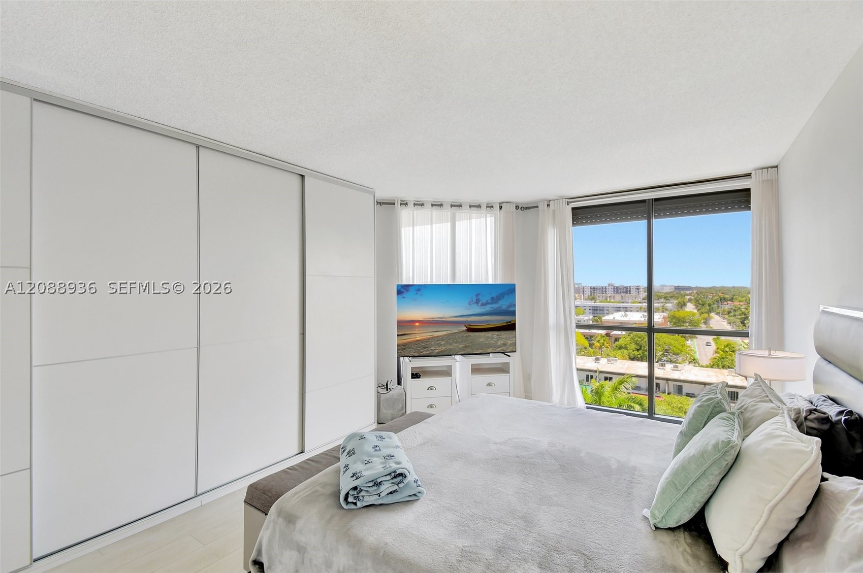 2000 Island Blvd #808, Aventura FL 33160