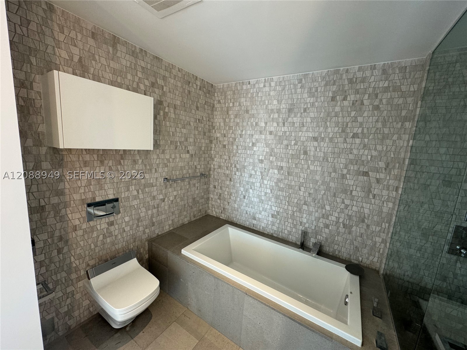 88 SW 7th St #1711, Miami FL 33130