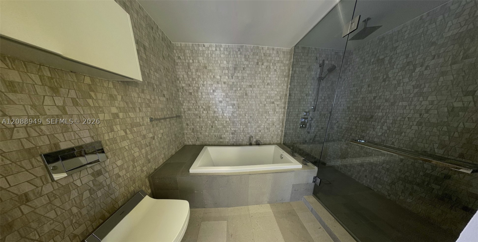 88 SW 7th St #1711, Miami FL 33130