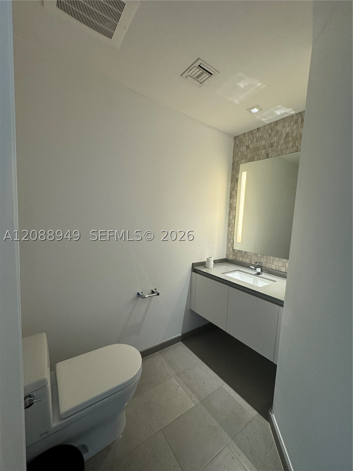 88 SW 7th St #1711, Miami FL 33130