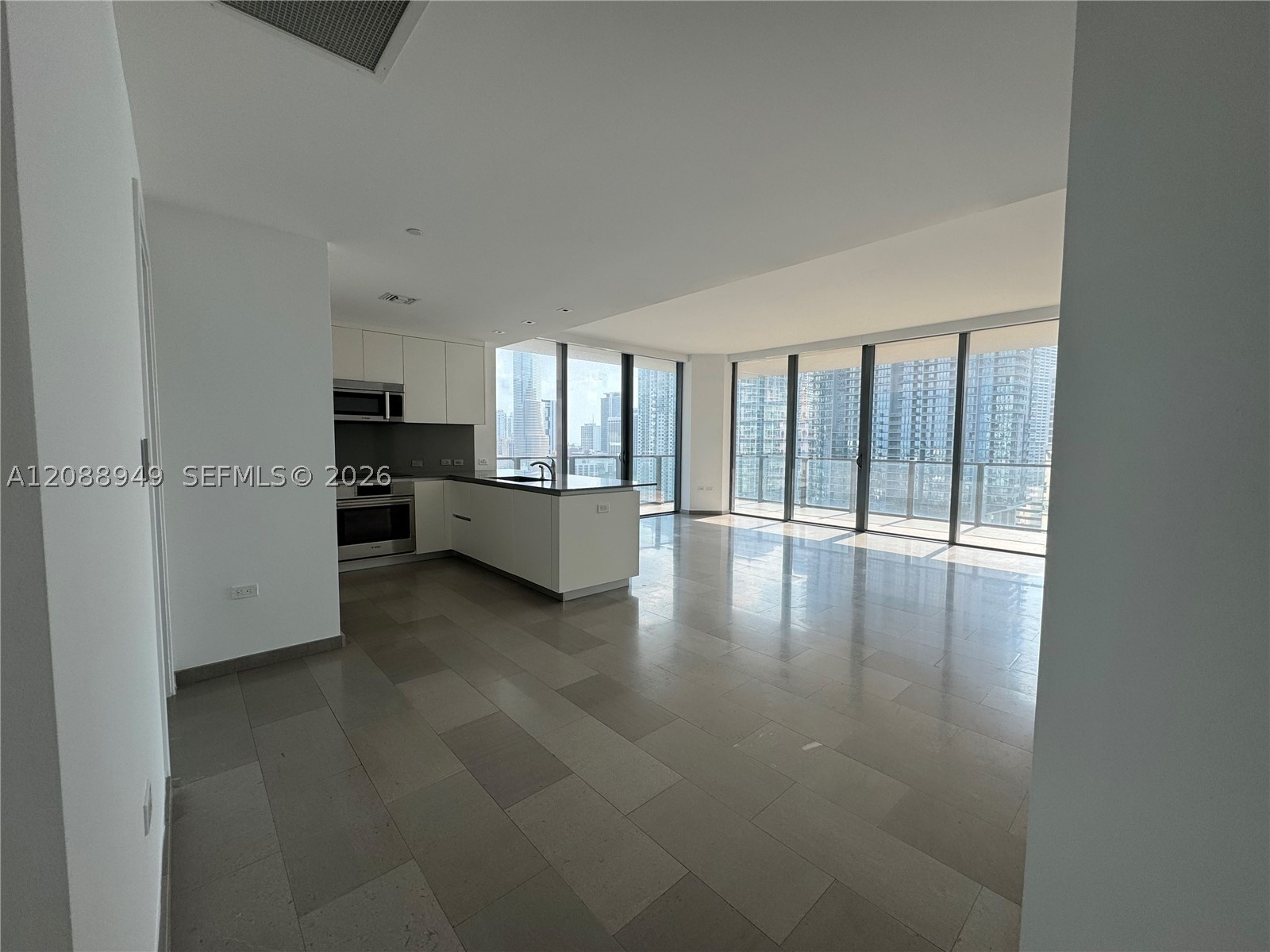 88 SW 7th St #1711, Miami FL 33130