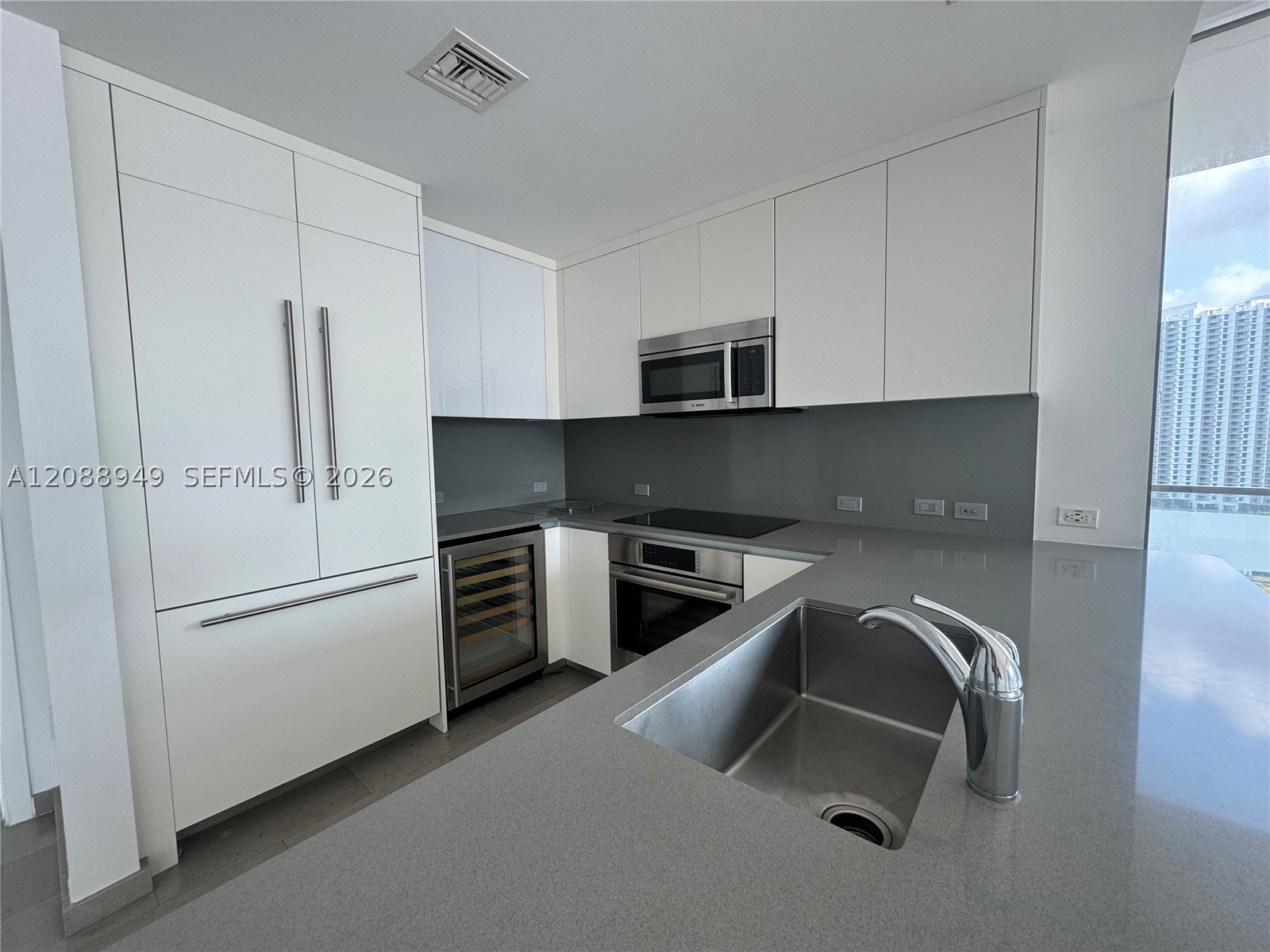 88 SW 7th St #1711, Miami FL 33130