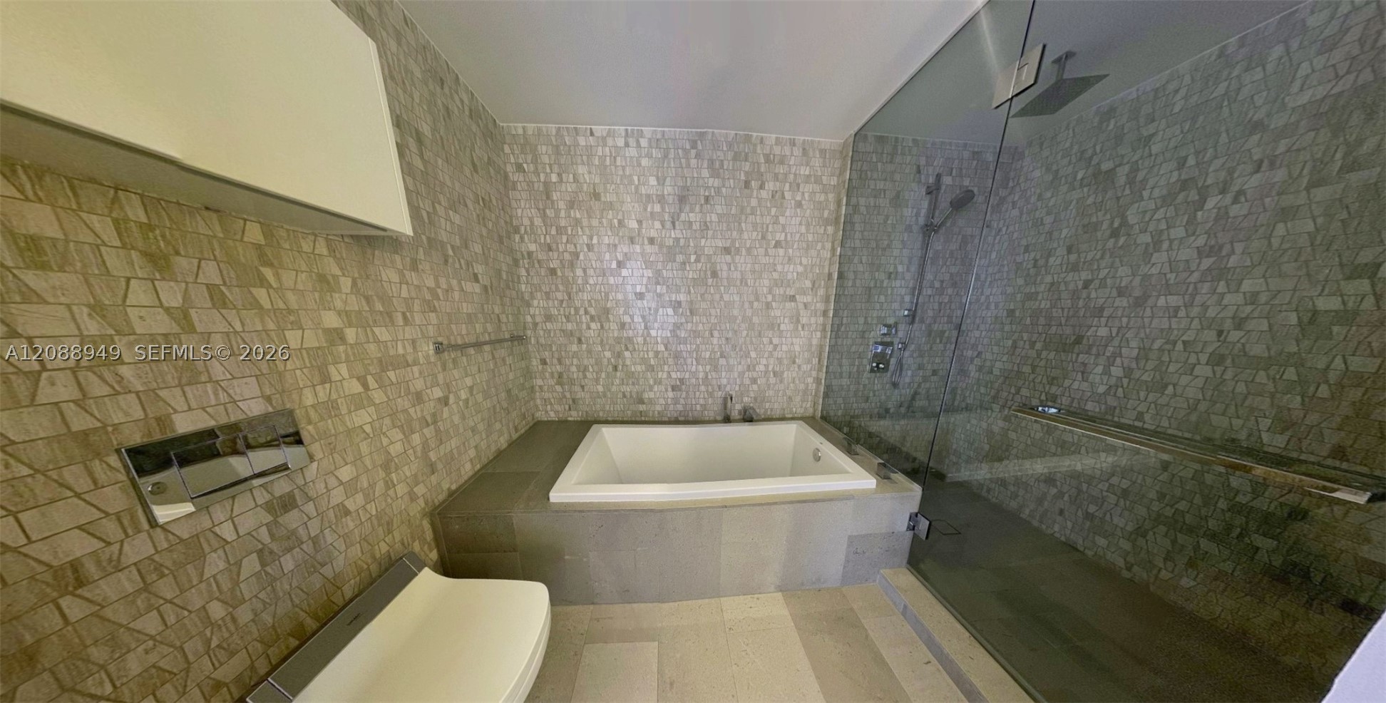 88 SW 7th St #1711, Miami FL 33130
