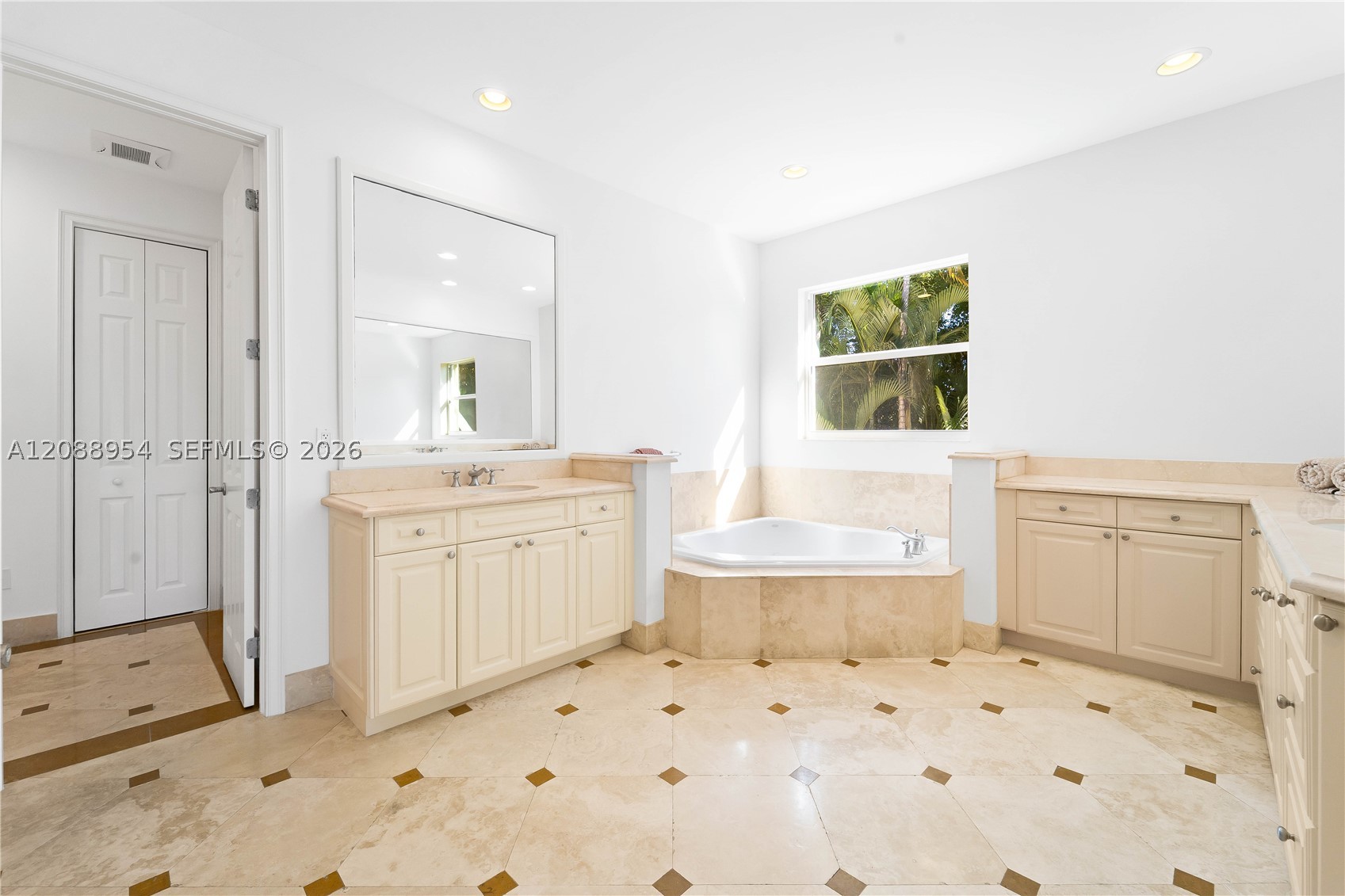 1490 Cleveland Rd, Miami Beach FL 33141