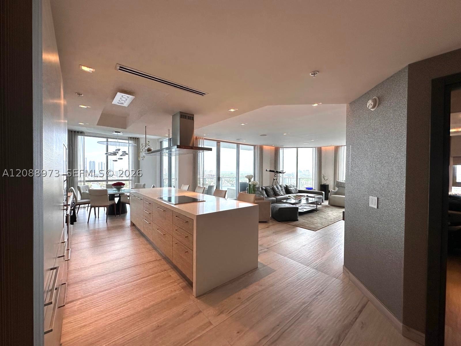 17111 Biscayne Blvd #2210, North Miami Beach FL 33160