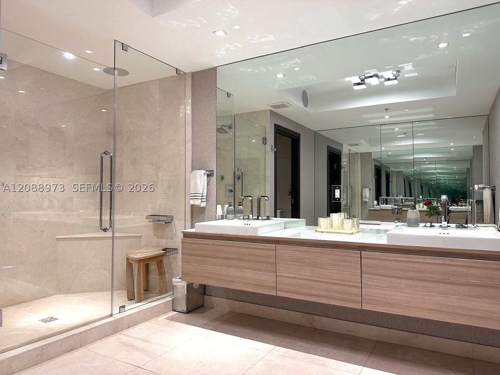 17111 Biscayne Blvd #2210, North Miami Beach FL 33160