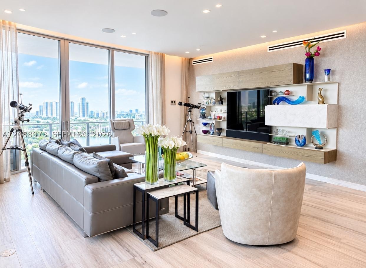 17111 Biscayne Blvd #2210, North Miami Beach FL 33160