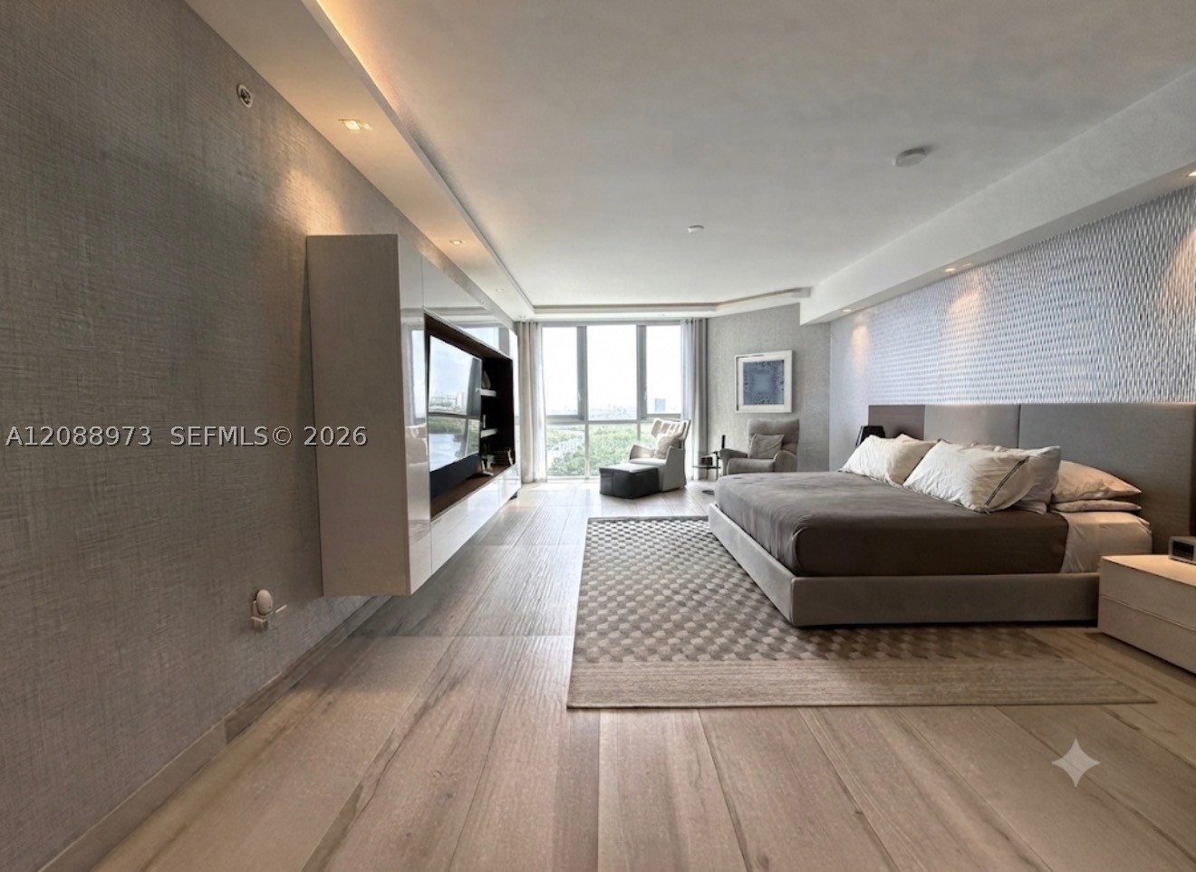 17111 Biscayne Blvd #2210, North Miami Beach FL 33160