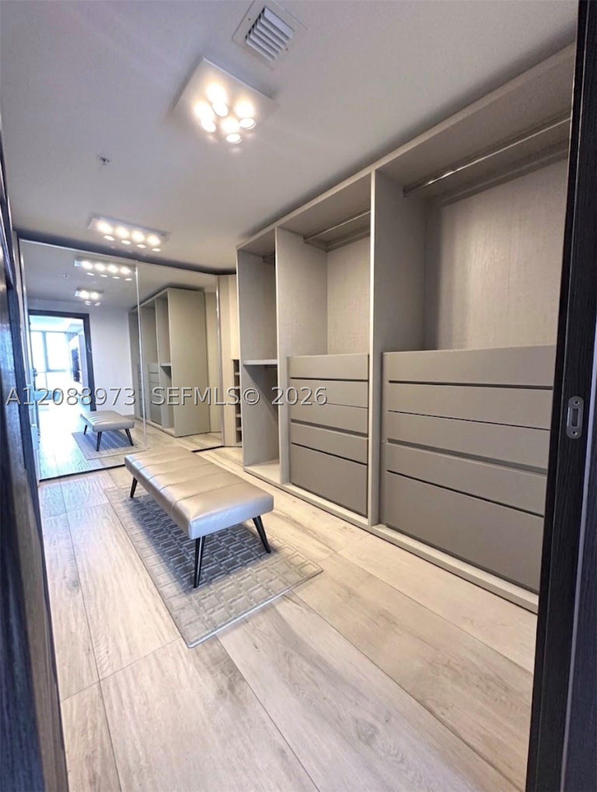 17111 Biscayne Blvd #2210, North Miami Beach FL 33160