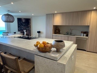 6767 Collins Ave #TS-2206, Miami Beach FL 33141