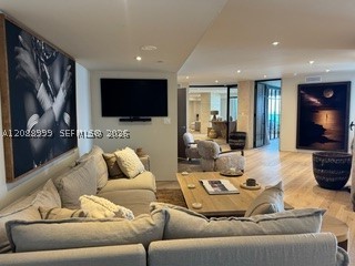 6767 Collins Ave #TS-2206, Miami Beach FL 33141