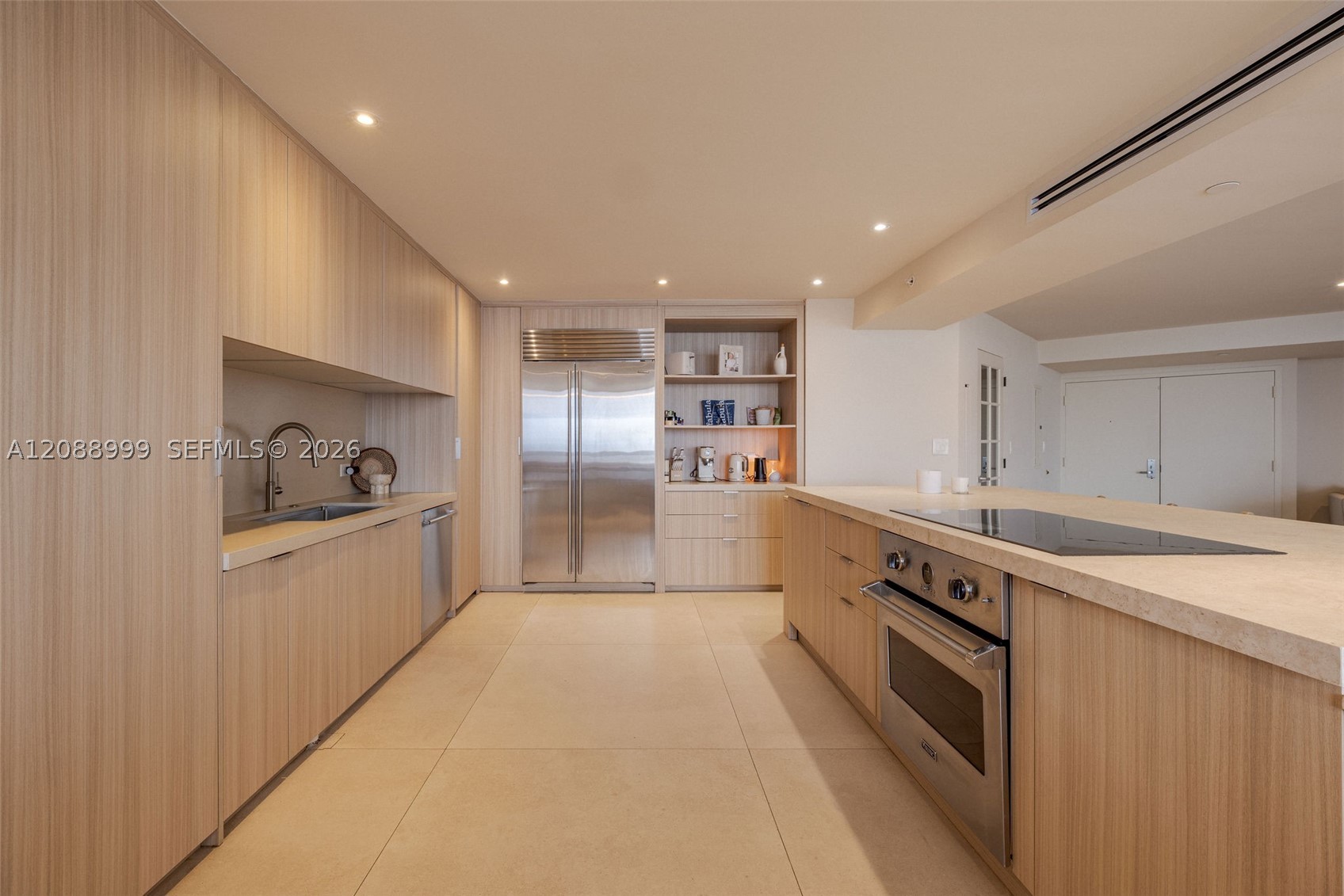 6767 Collins Ave #2206, Miami Beach FL 33141