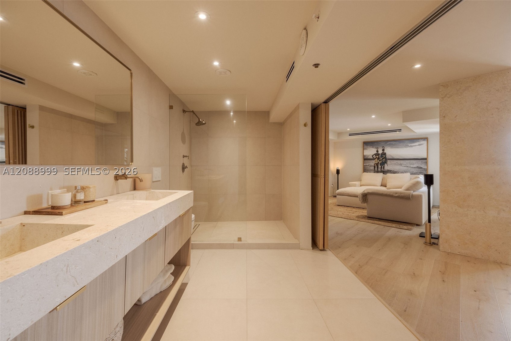 6767 Collins Ave #2206, Miami Beach FL 33141