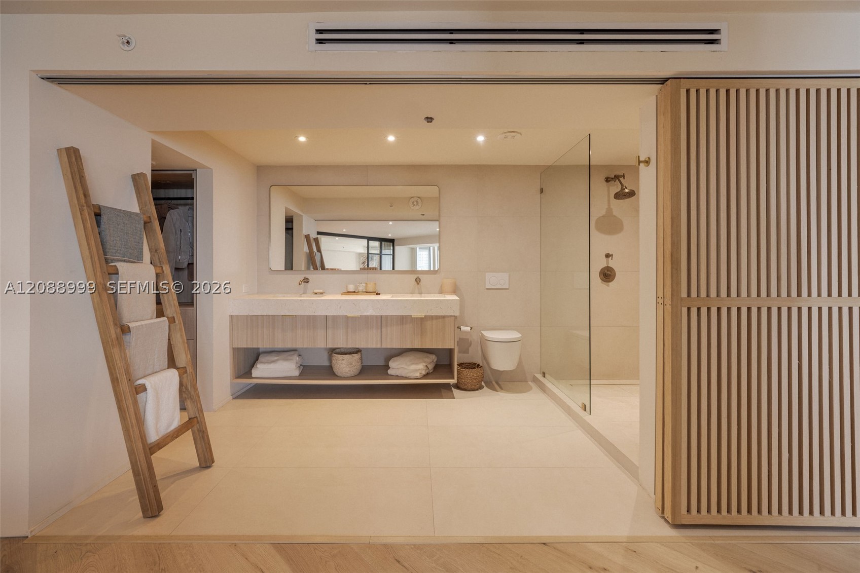 6767 Collins Ave #2206, Miami Beach FL 33141