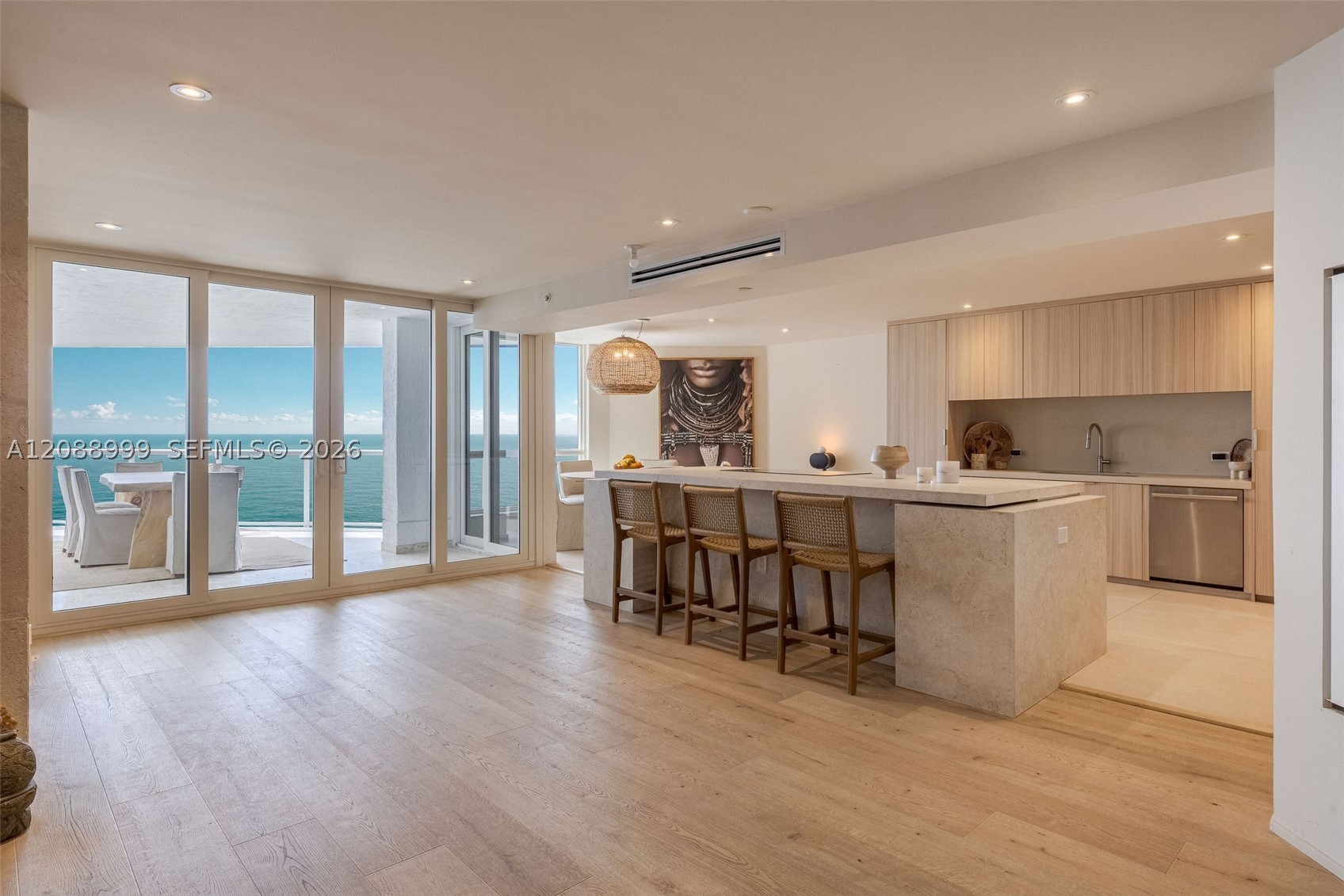 6767 Collins Ave #2206, Miami Beach FL 33141