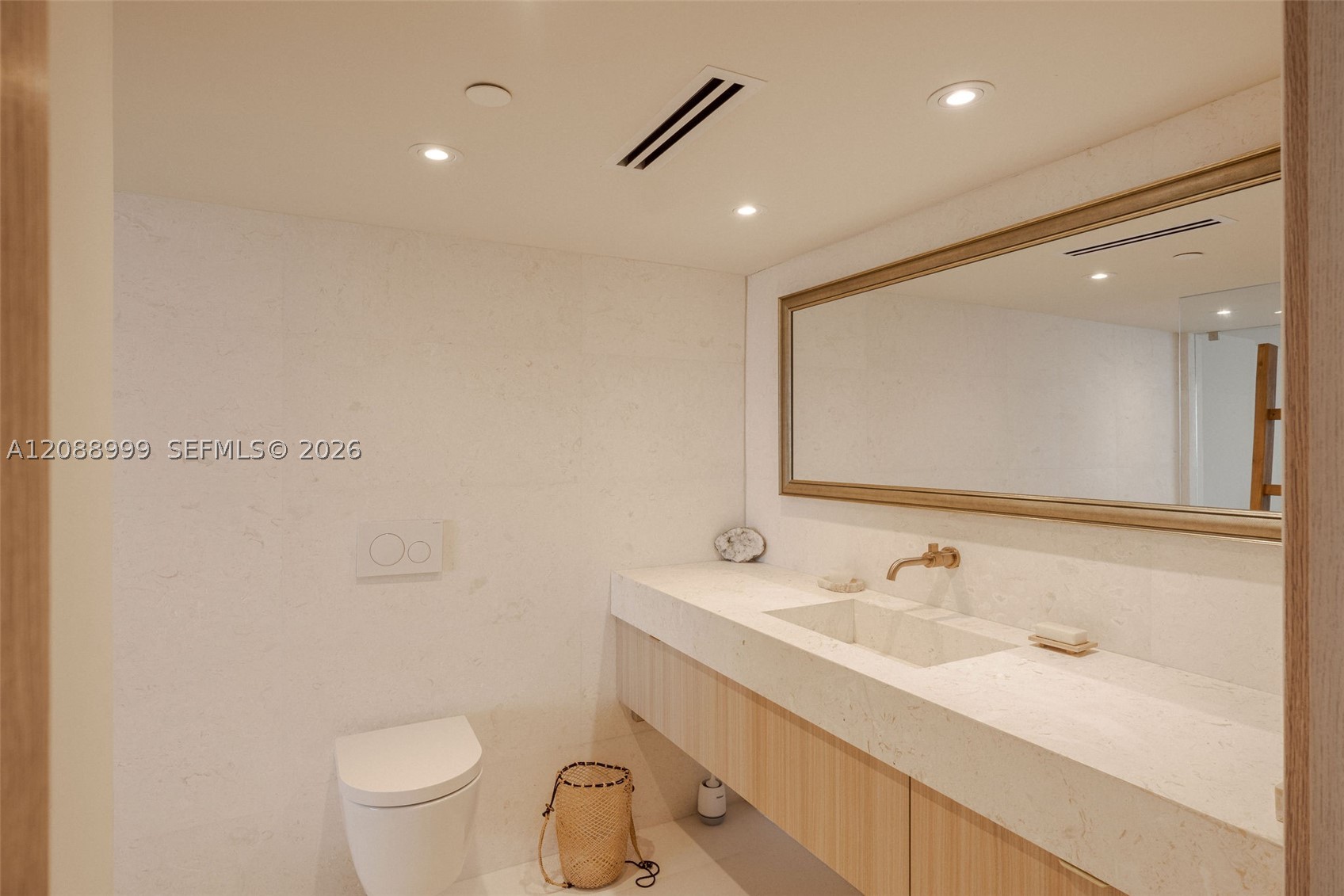 6767 Collins Ave #2206, Miami Beach FL 33141