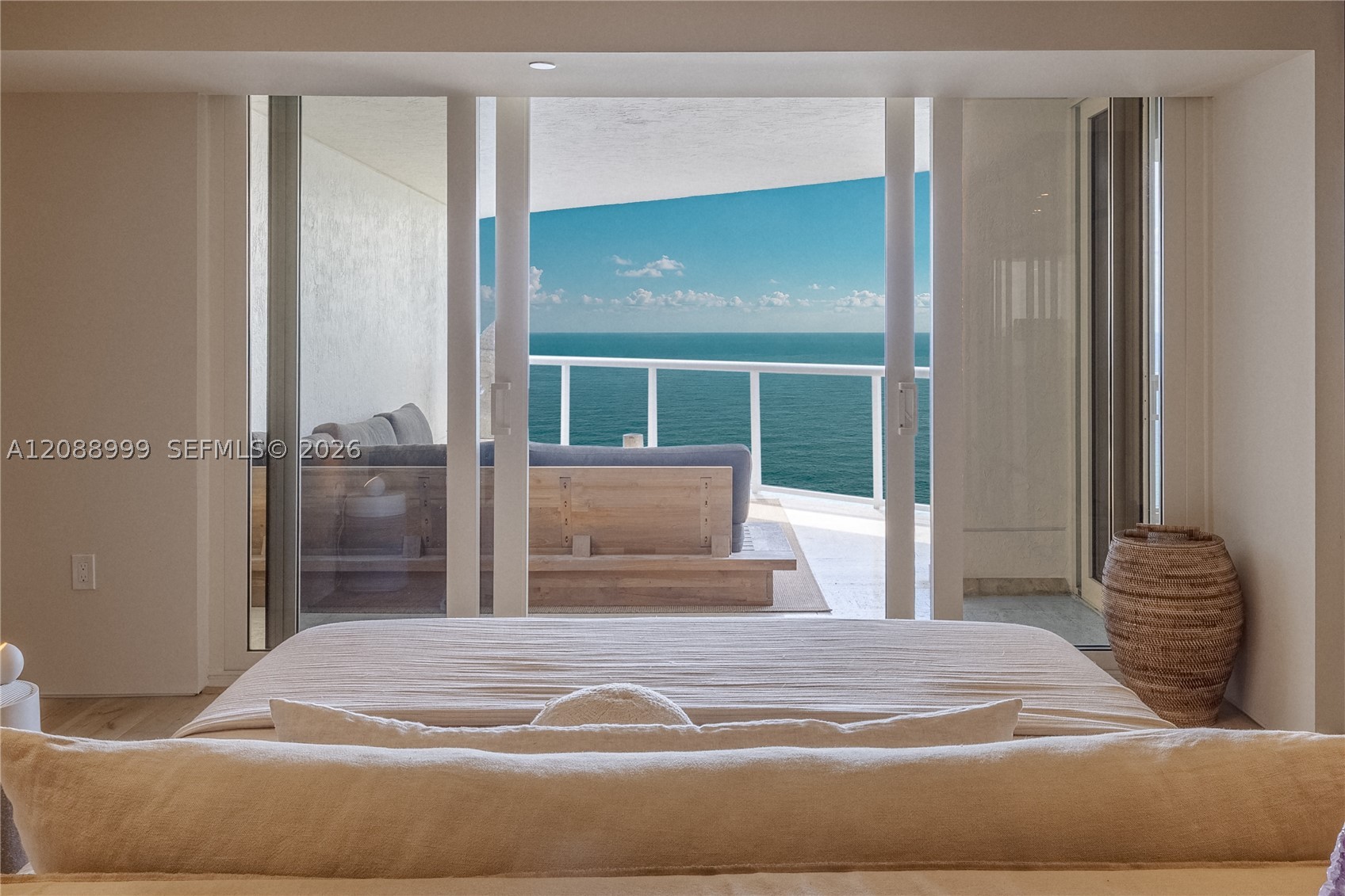 6767 Collins Ave #2206, Miami Beach FL 33141