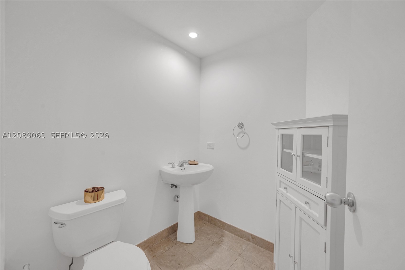801 Brickell Key Blvd #2208, Miami FL 33131