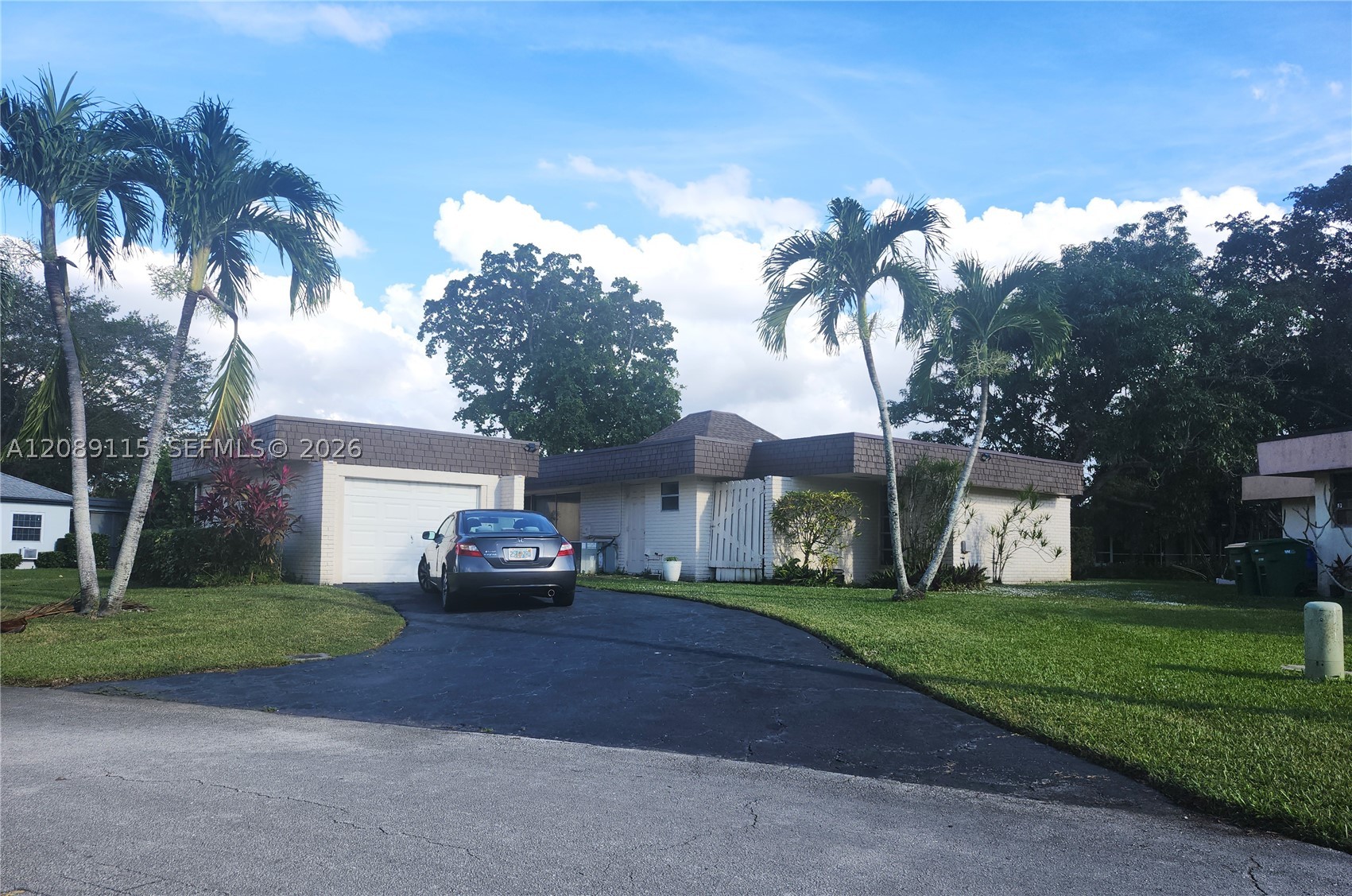 5700 White Hickory Cir, Tamarac FL 33319