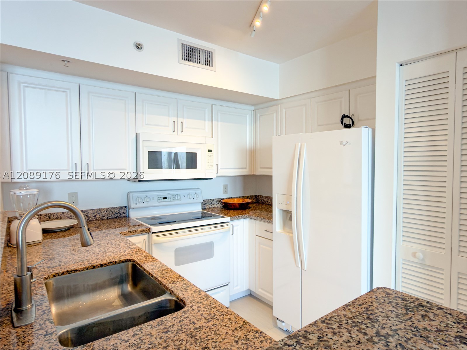 90 Alton Rd #1710, Miami Beach FL 33139
