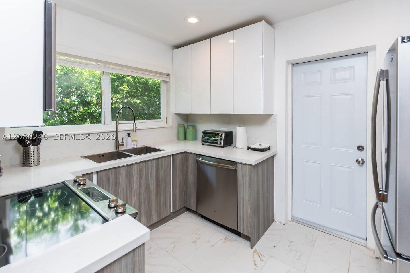 962 SW 6th Ave, Miami FL 33130