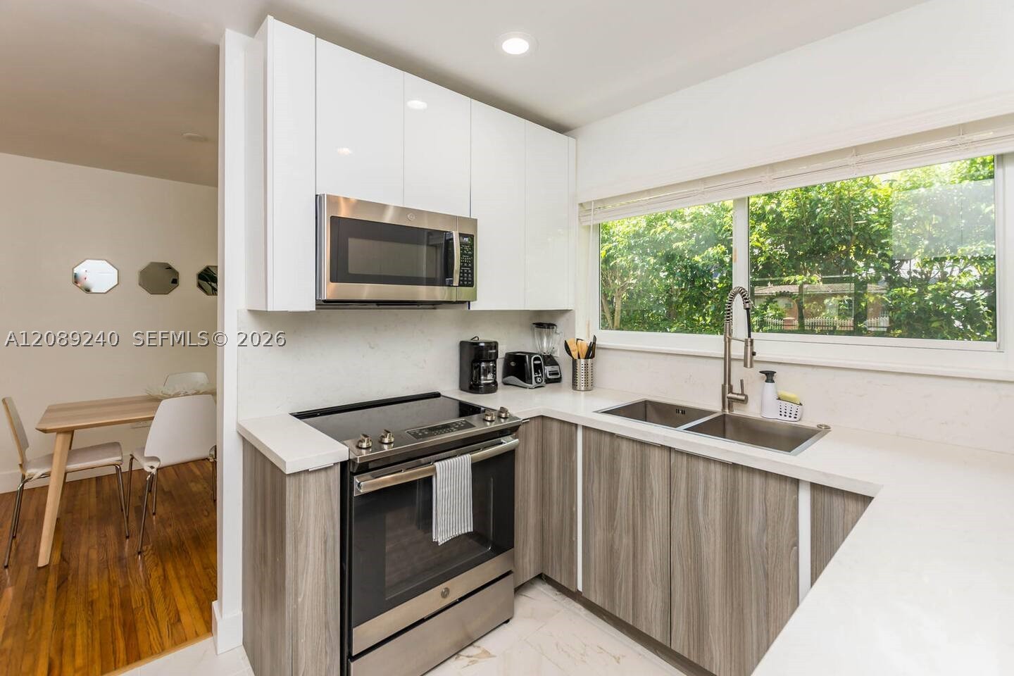 962 SW 6th Ave, Miami FL 33130