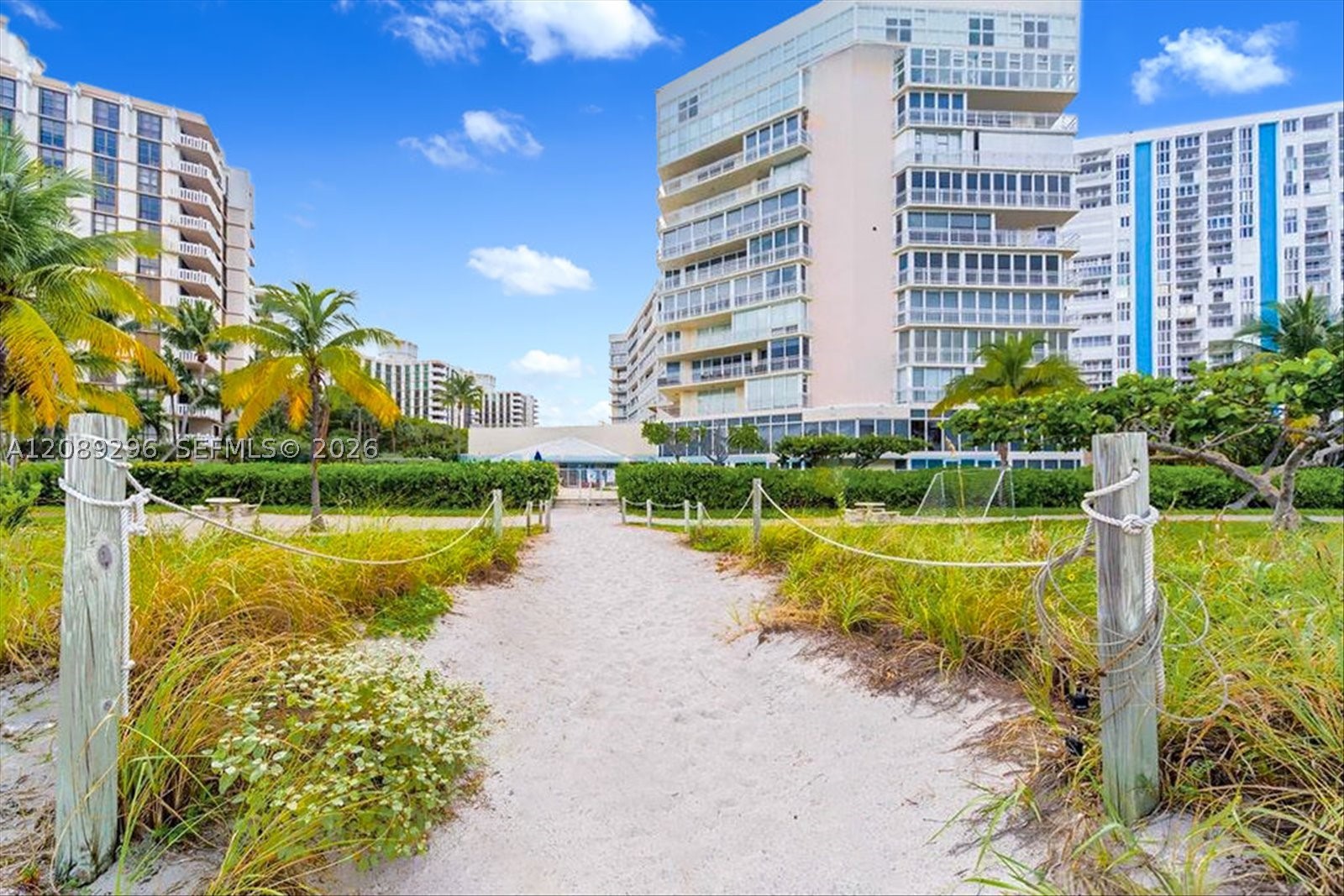 600 Grapetree Dr #7FN, Key Biscayne FL 33149