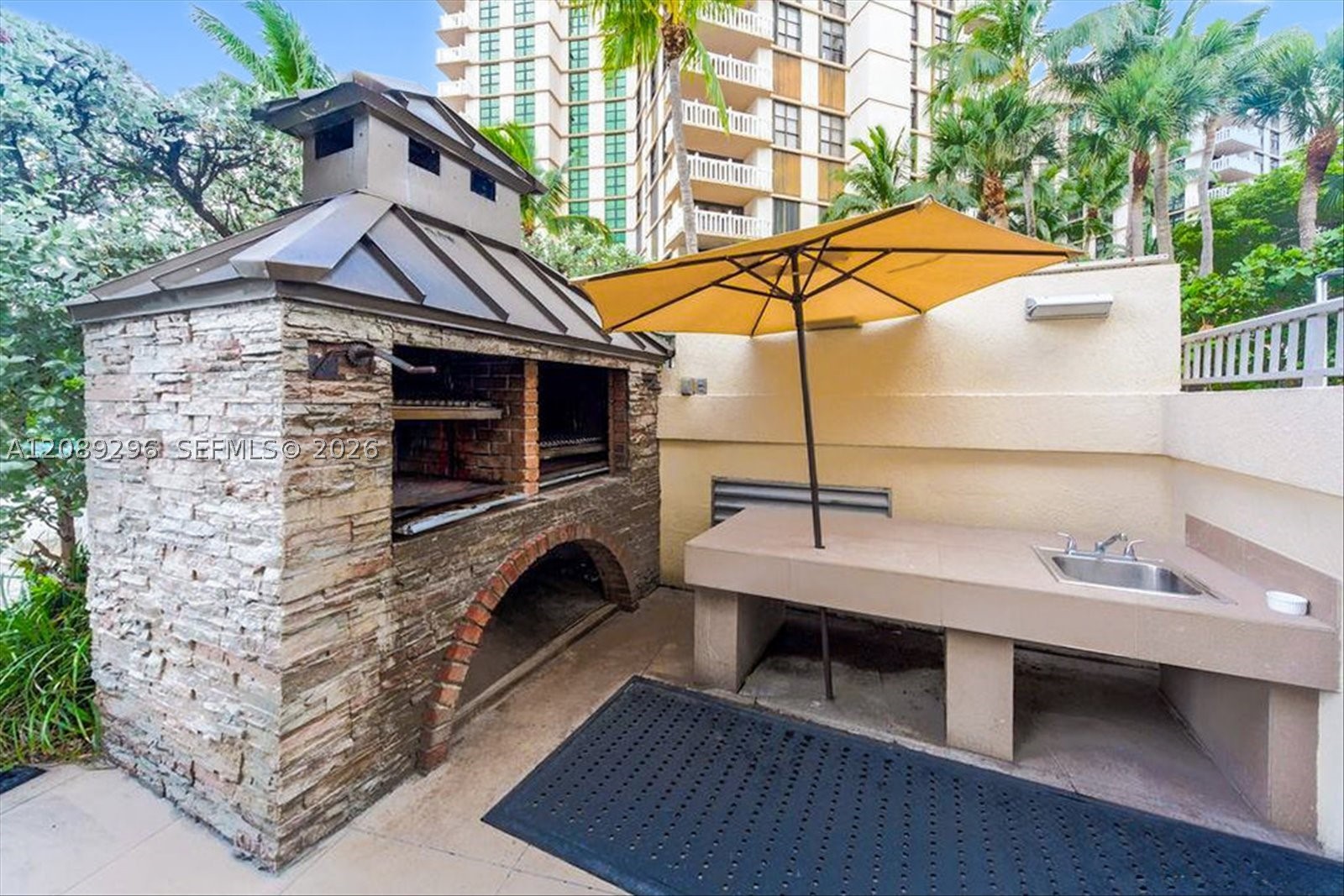 600 Grapetree Dr #7FN, Key Biscayne FL 33149