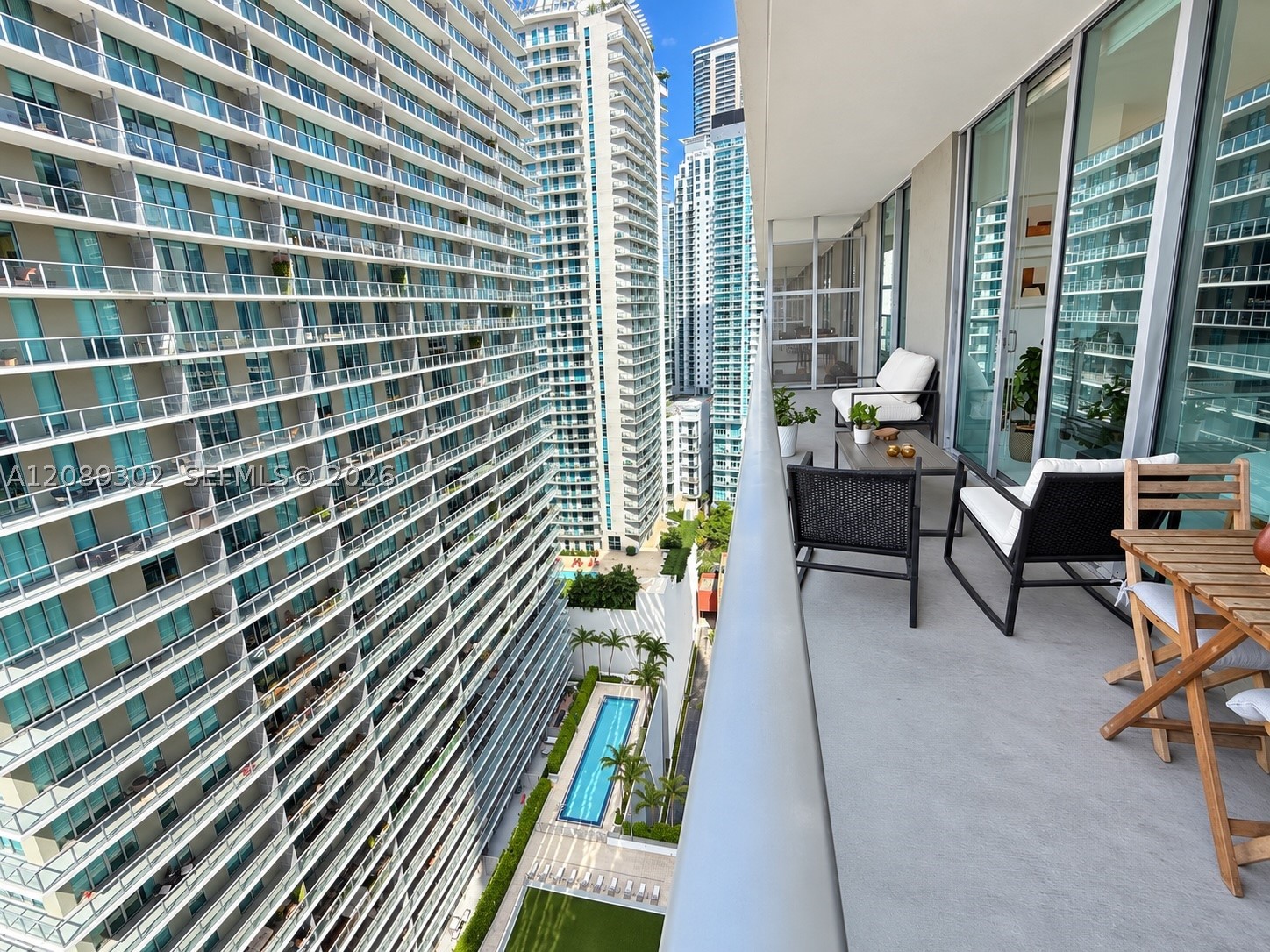 79 SW 12 ST #2910, Miami FL 33130