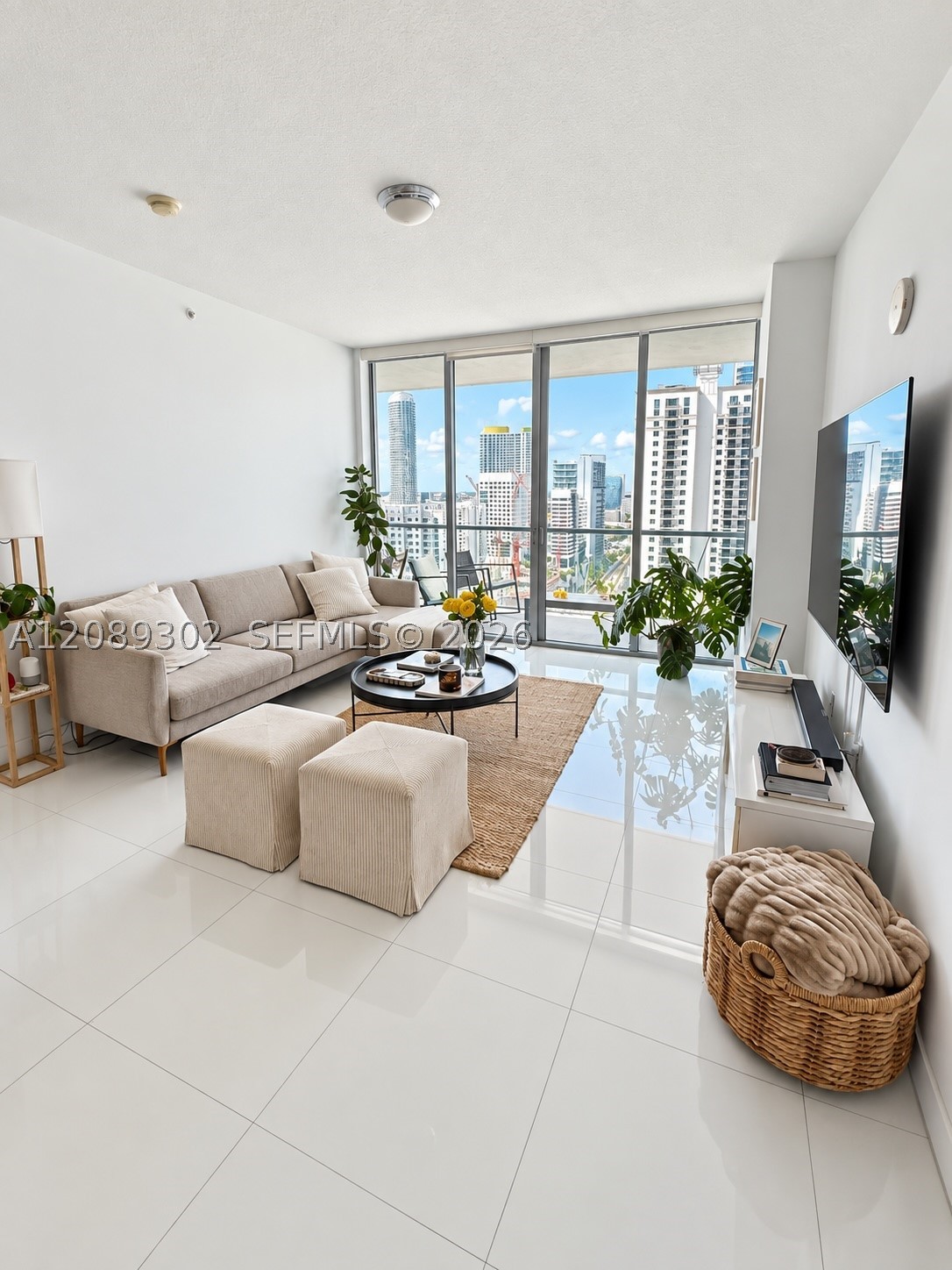 79 SW 12 ST #2910, Miami FL 33130