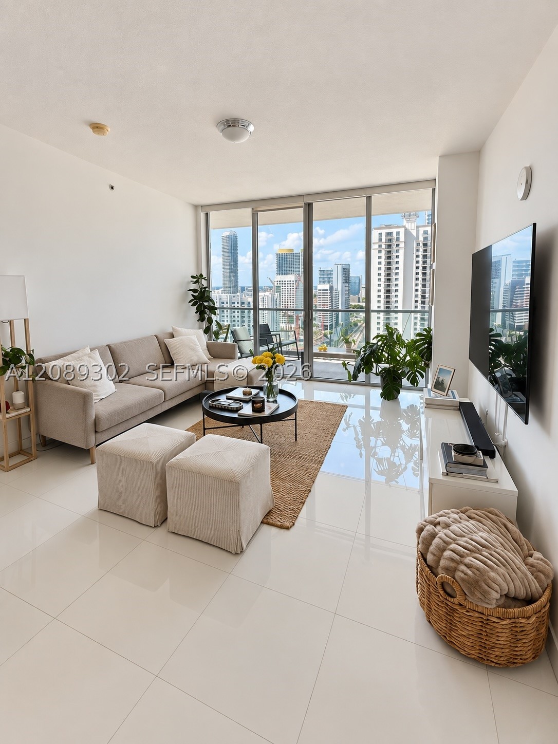 79 SW 12 ST #2910, Miami FL 33130