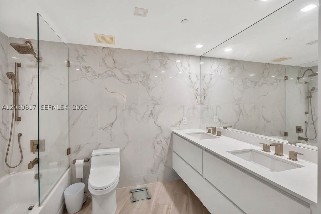 2475 Brickell Ave #2401, Miami FL 33129