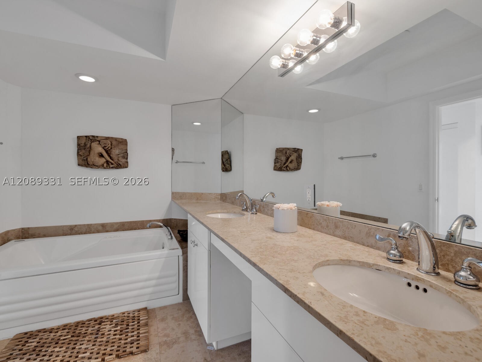 4779 Collins Ave #2805, Miami Beach FL 33140