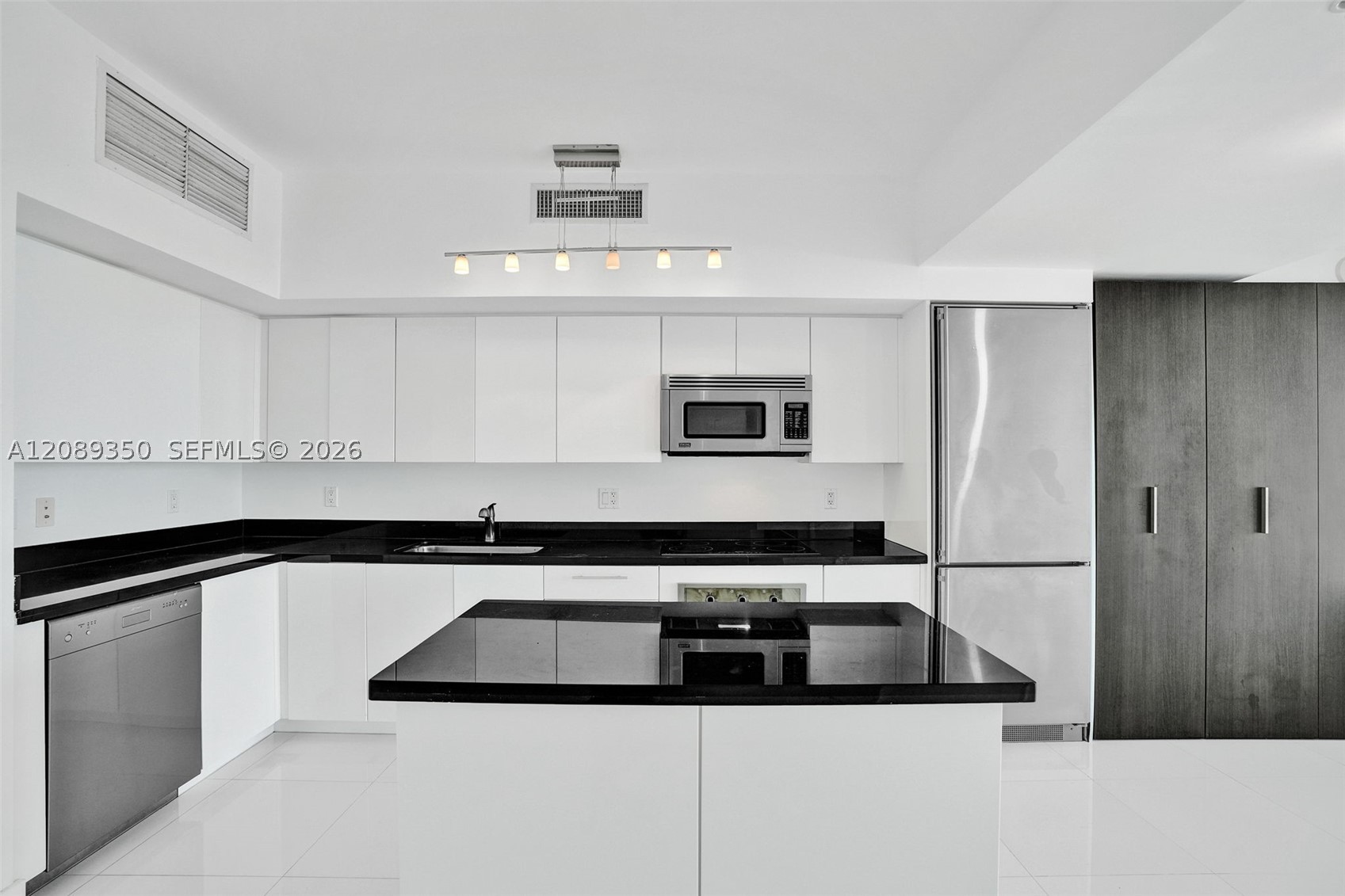 92 SW 3rd St #4109, Miami FL 33130