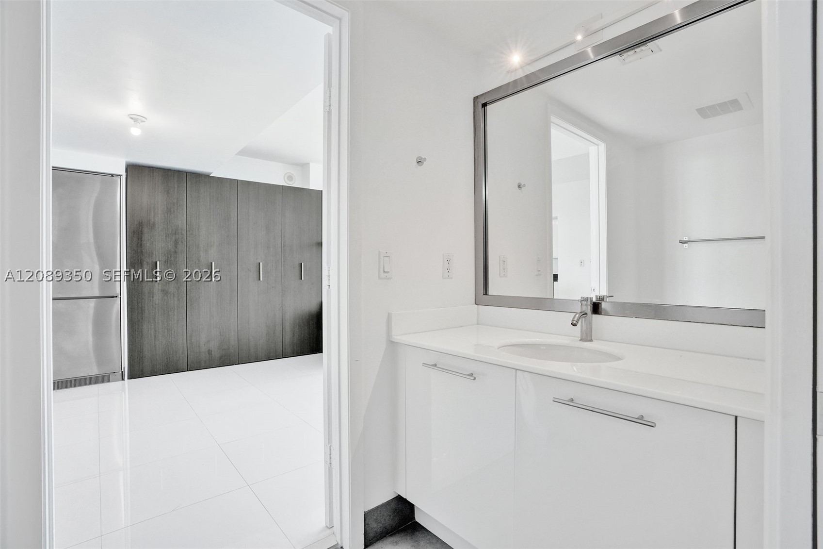 92 SW 3rd St #4109, Miami FL 33130
