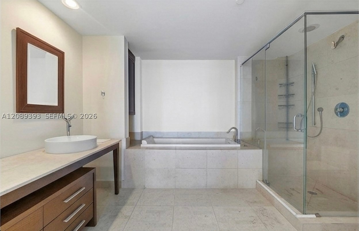 465 Brickell Ave #3905, Miami FL 33131
