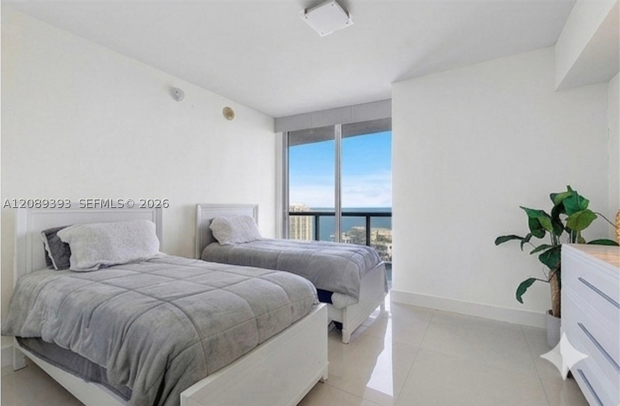465 Brickell Ave #3905, Miami FL 33131