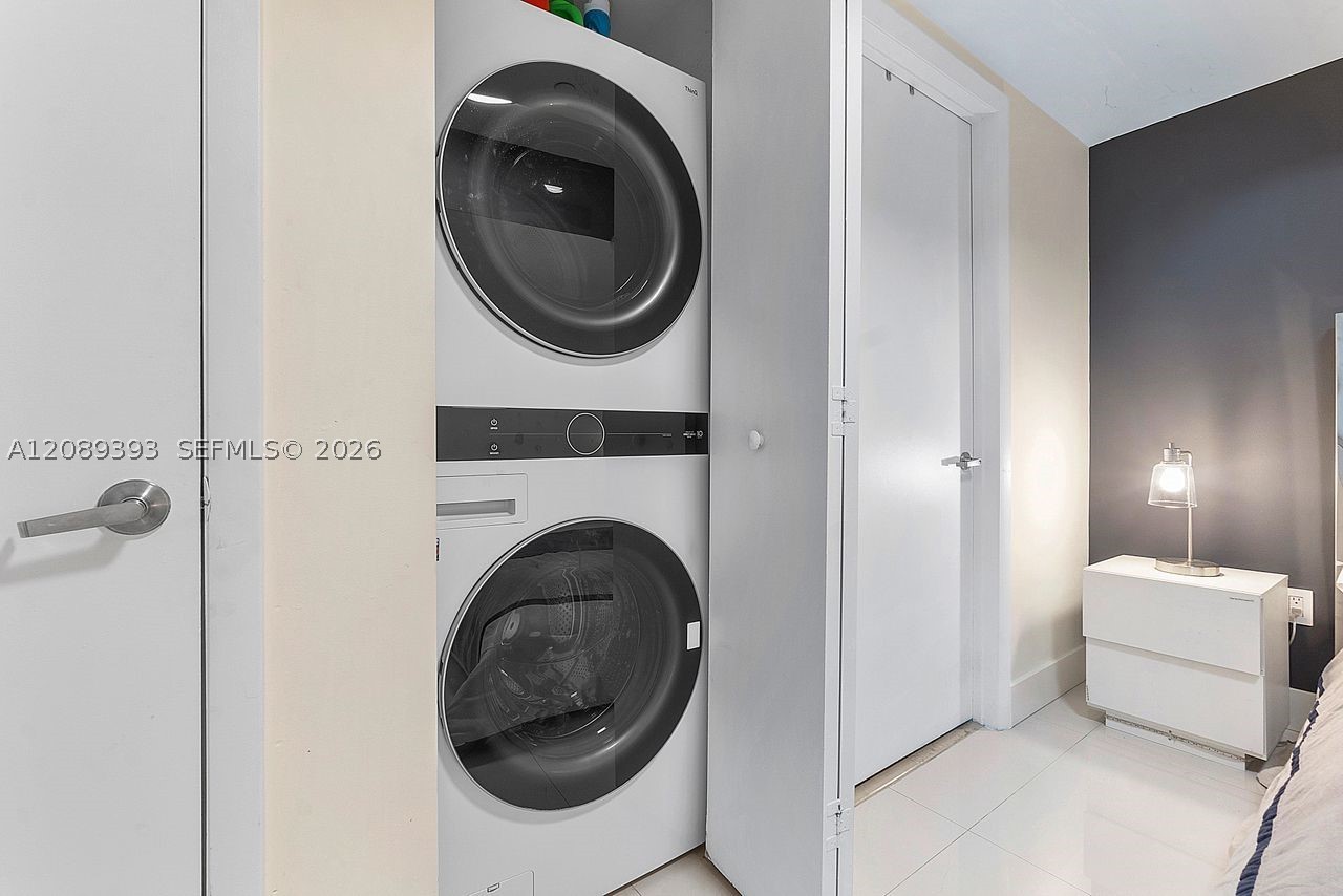 465 Brickell Ave #3905, Miami FL 33131