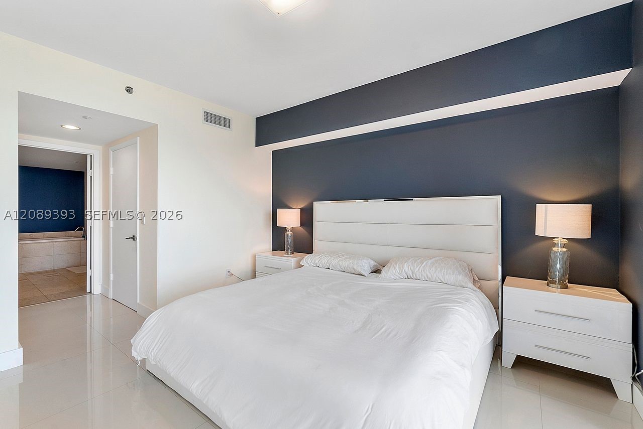 465 Brickell Ave #3905, Miami FL 33131