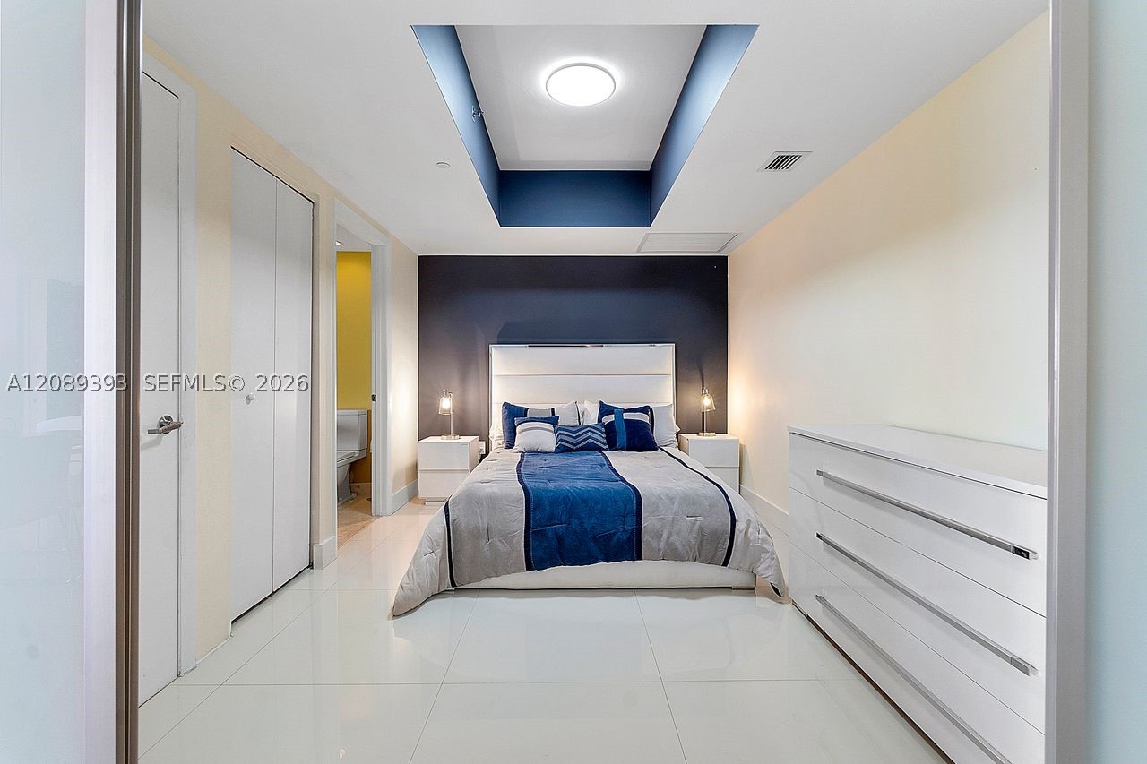 465 Brickell Ave #3905, Miami FL 33131