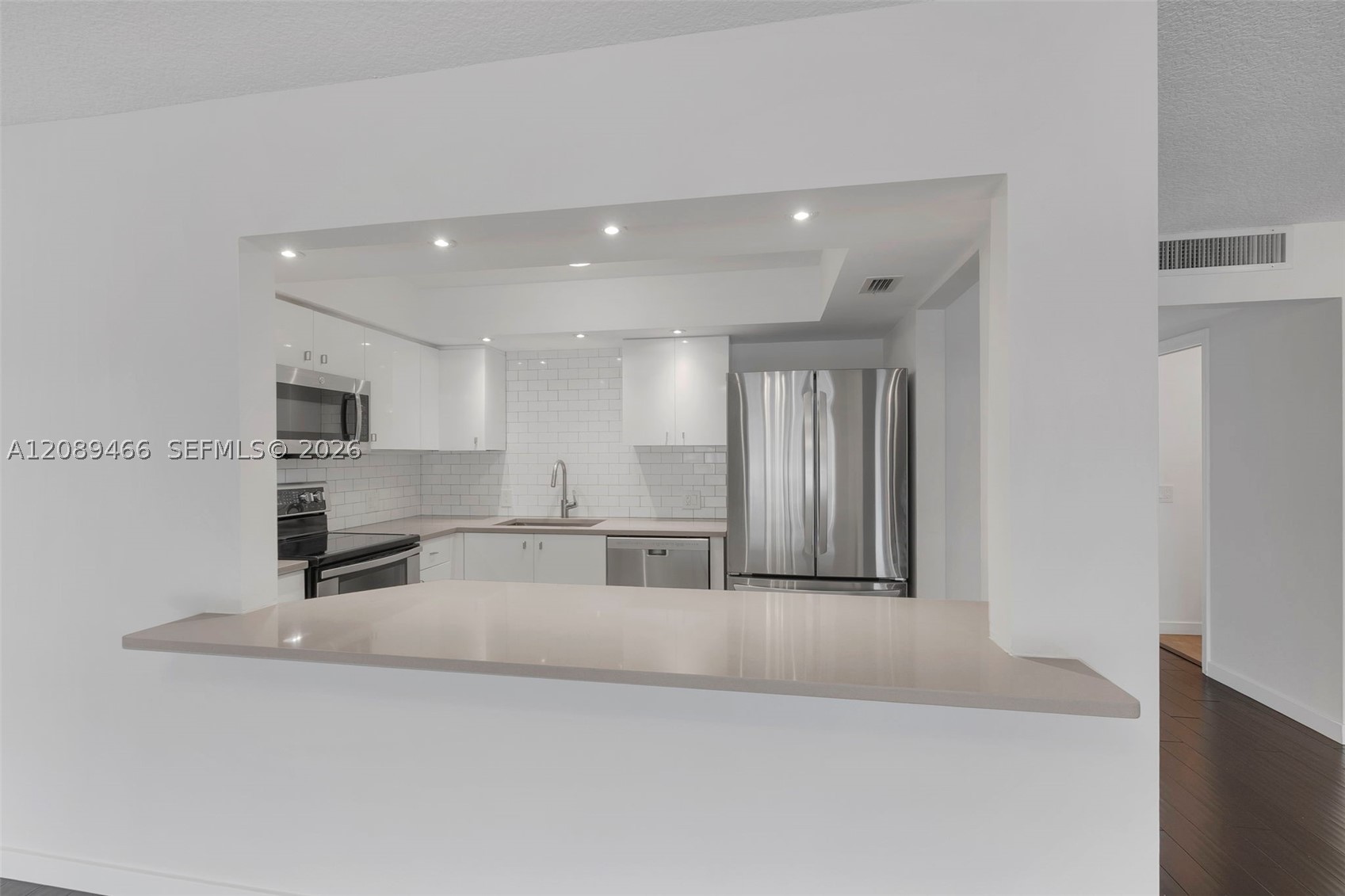 3050 NE 48th Street #208, Fort Lauderdale FL 33308