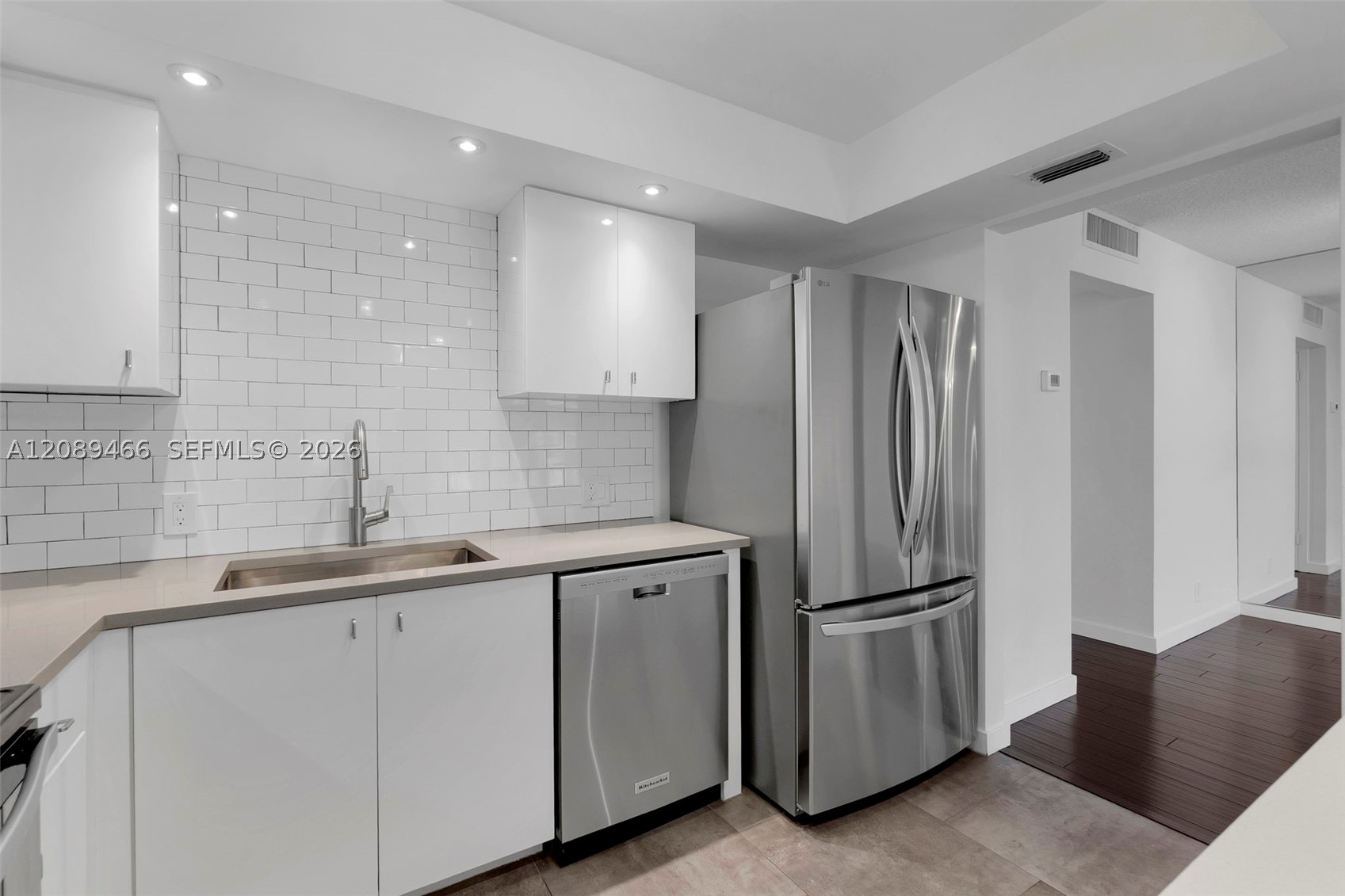 3050 NE 48th Street #208, Fort Lauderdale FL 33308