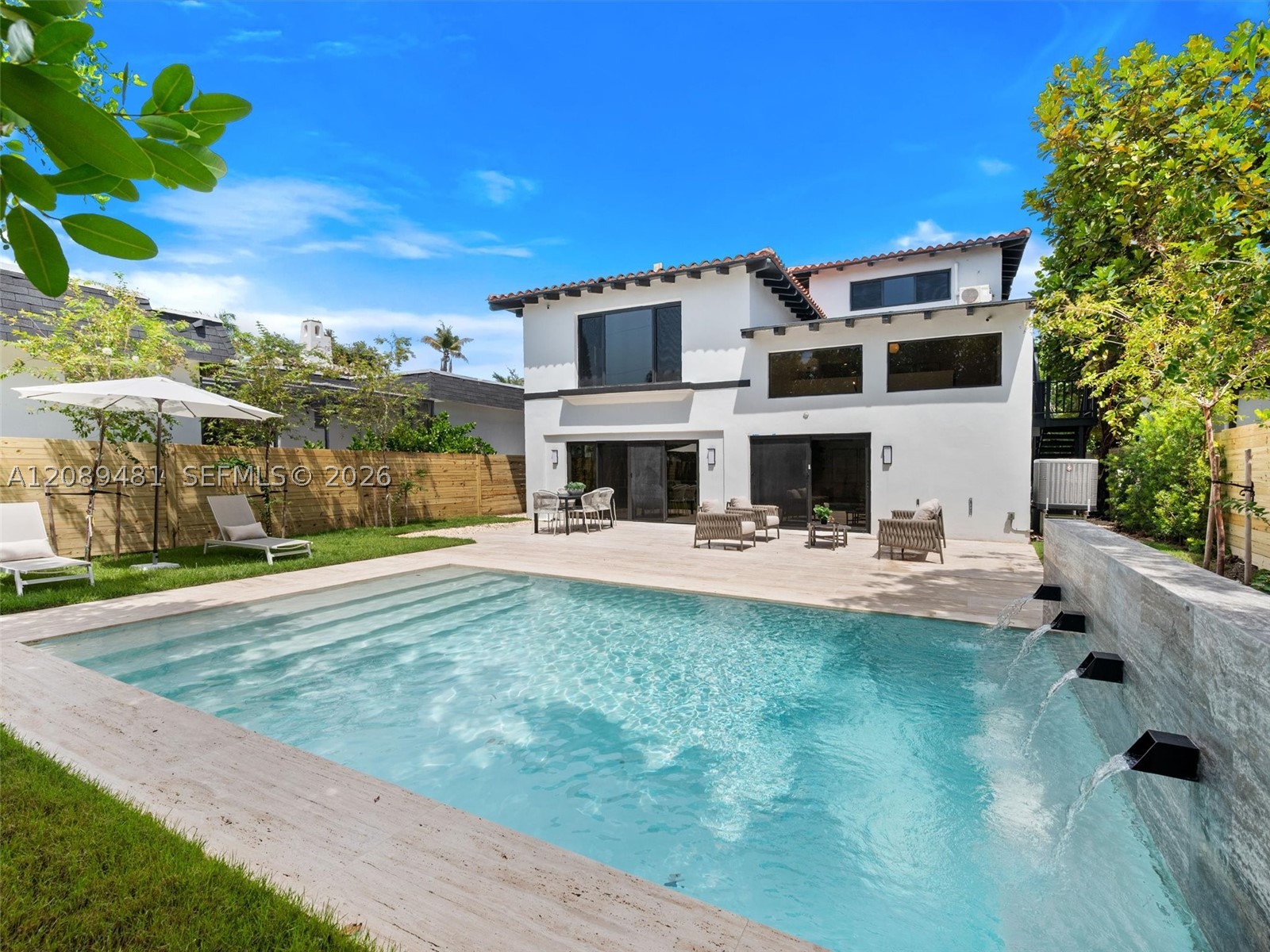 510 W 30th St, Miami Beach FL 33140