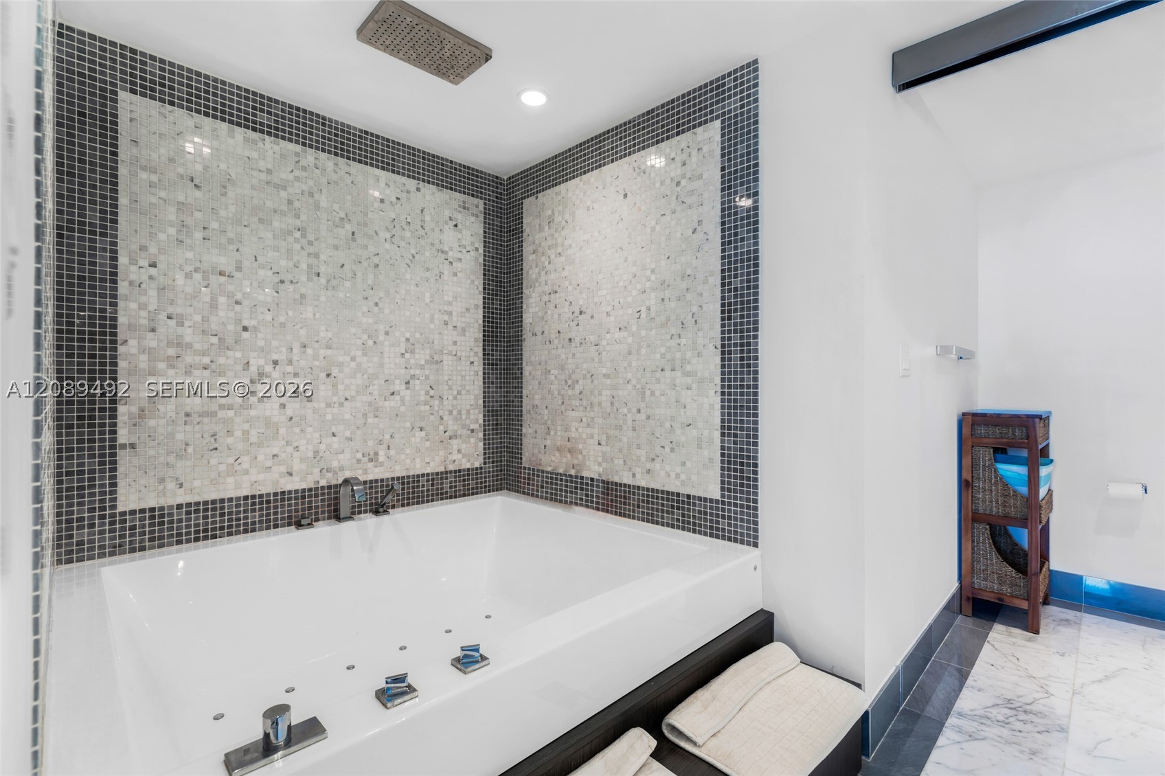 200 Biscayne Boulevard Way #3209, Miami FL 33131