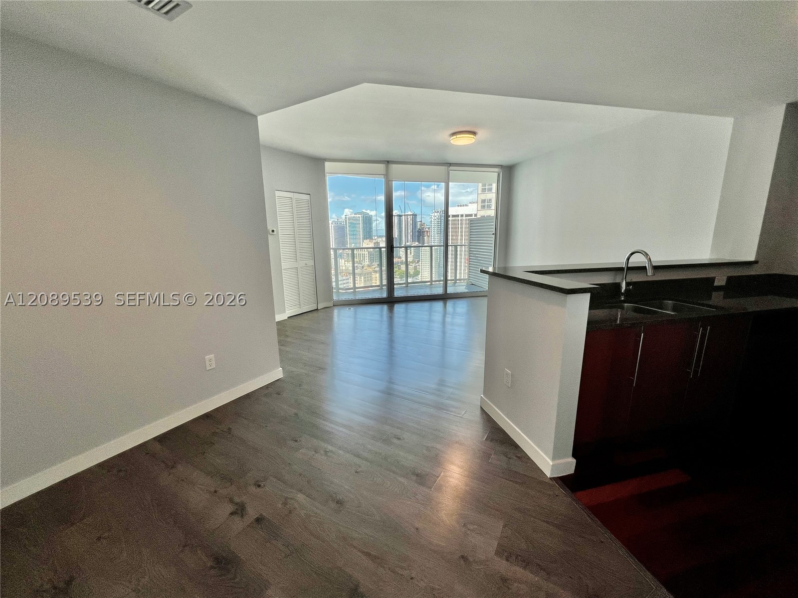 300 S Biscayne Blvd #2705, Miami FL 33131